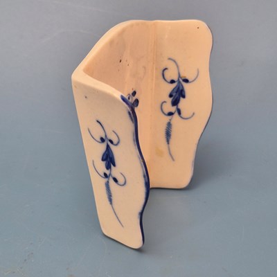 Lot 217 - A Caughley blue and white asparagus server...