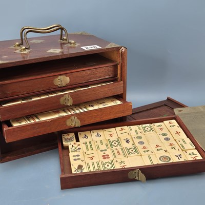 Lot 238 - A cased bone and bamboo mahjong set