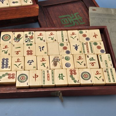 Lot 238 - A cased bone and bamboo mahjong set