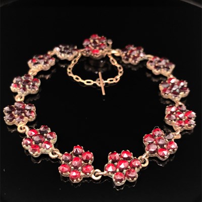 Lot 4 - A vintage garnet cluster panel bracelet. The...