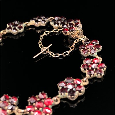Lot 4 - A vintage garnet cluster panel bracelet. The...