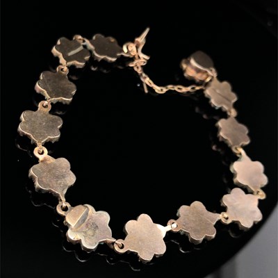 Lot 4 - A vintage garnet cluster panel bracelet. The...