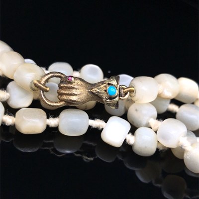 Lot 15 - A Georgian 18ct gold hand clasp fitted with a...