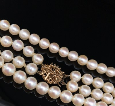 Lot 18 - A vintage double-strand uniform cultured pearl...