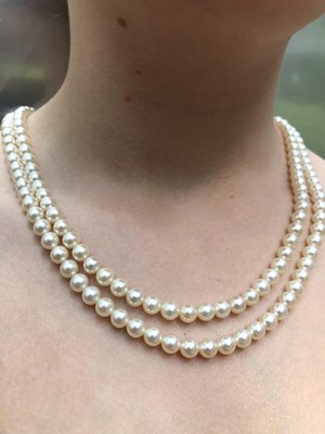 Lot 18 - A vintage double-strand uniform cultured pearl...