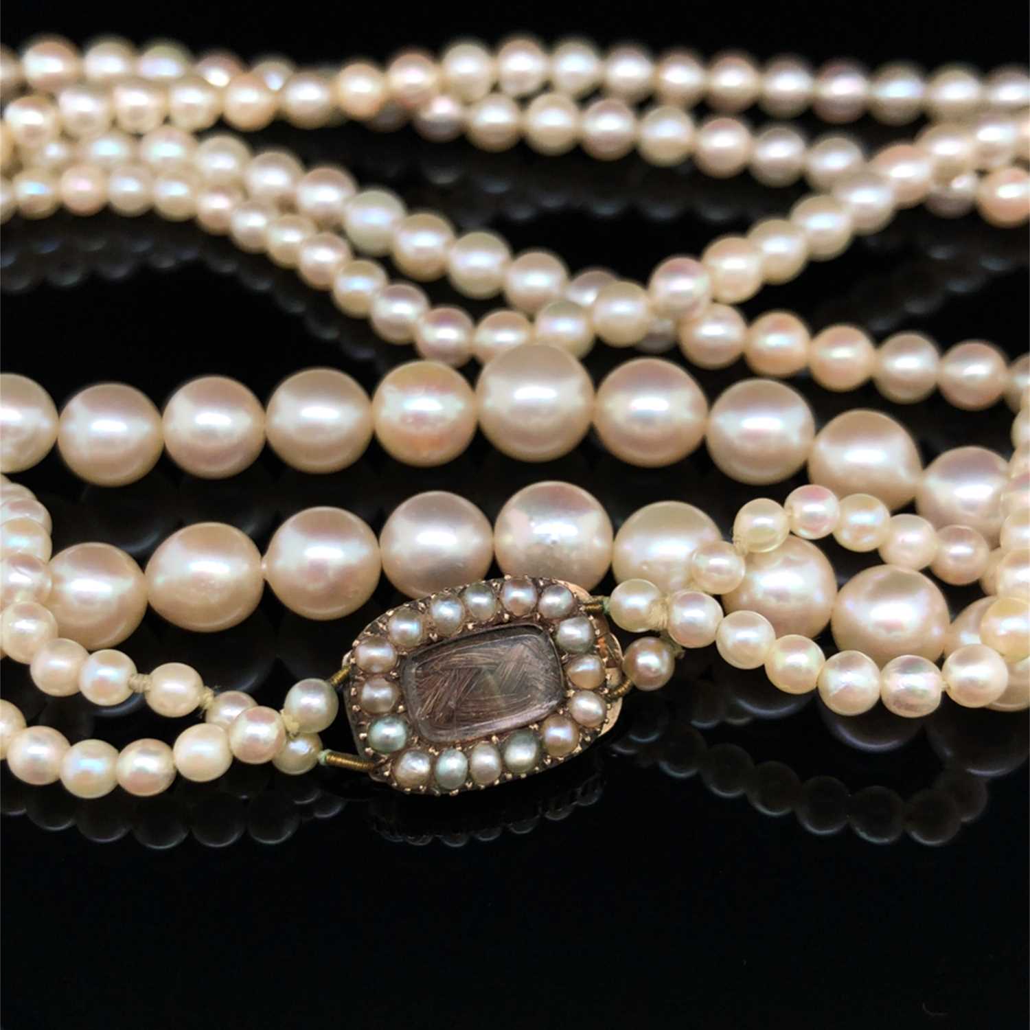 Lot 23 - A vintage double-strand graduated cultured...