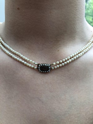 Lot 23 - A vintage double-strand graduated cultured...