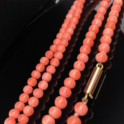 Lot 28 - A vintage necklace of mostly uniform coral...