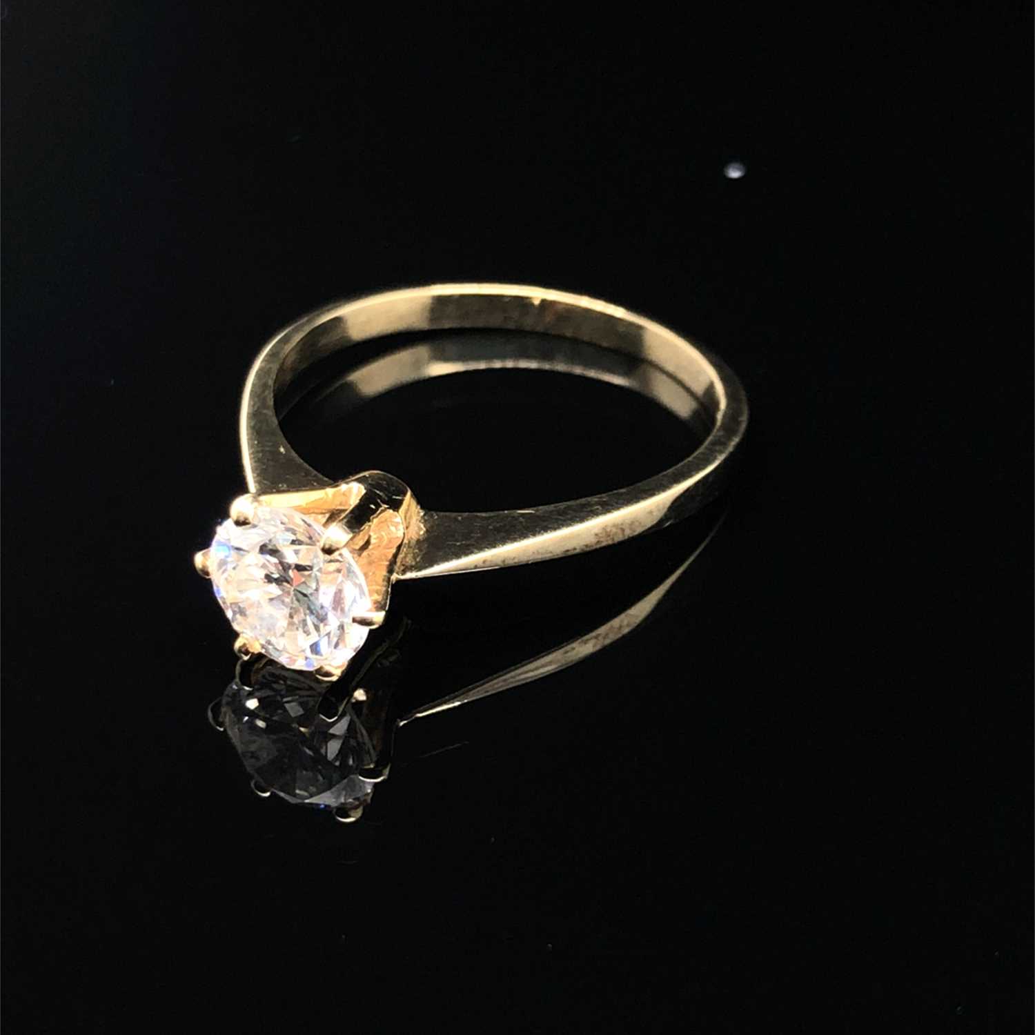 Lot 33 - Diamond solitaire. A 1.13ct estimated round...