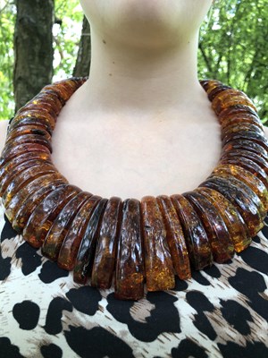 Lot 34 - A large and impressive amber collar necklace,...