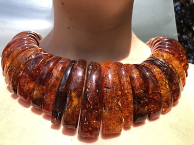 Lot 34 - A large and impressive amber collar necklace,...