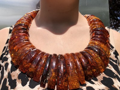 Lot 34 - A large and impressive amber collar necklace,...