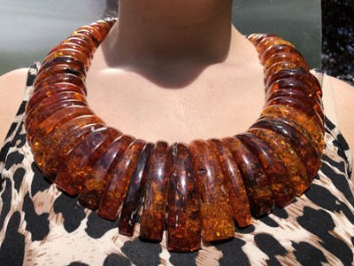 Lot 34 - A large and impressive amber collar necklace,...