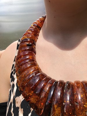 Lot 34 - A large and impressive amber collar necklace,...