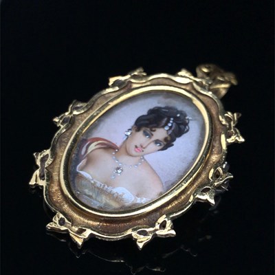 Lot 37 - A contemporary antique style pendant brooch,...