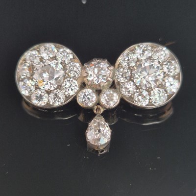 Lot 50 - An antique diamond brooch. The old cut...