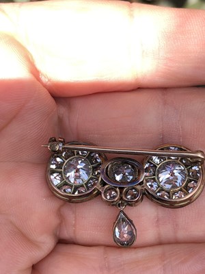 Lot 50 - An antique diamond brooch. The old cut...