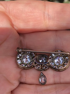 Lot 50 - An antique diamond brooch. The old cut...