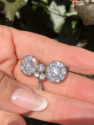 Lot 50 - An antique diamond brooch. The old cut...
