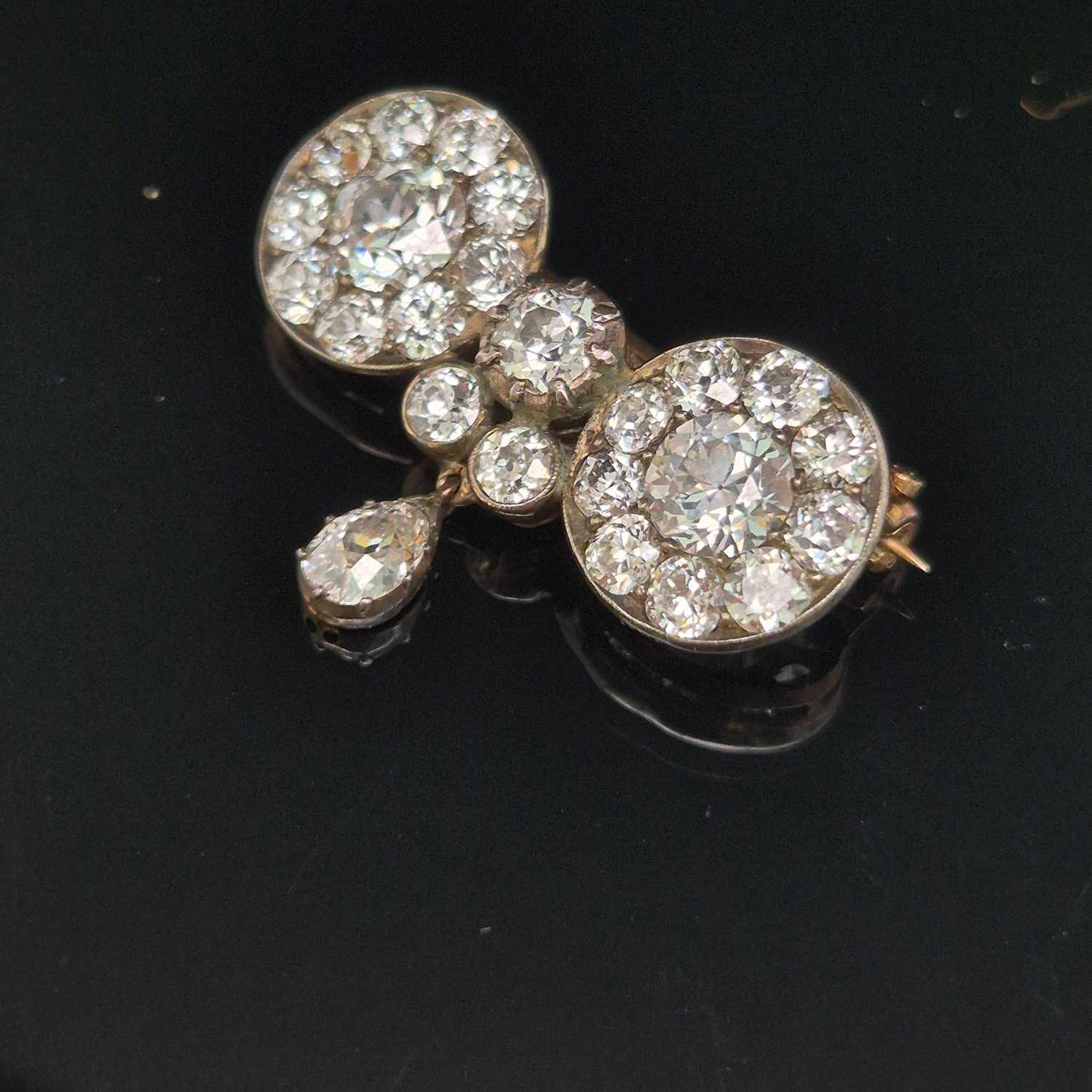 Lot 50 - An antique diamond brooch. The old cut...