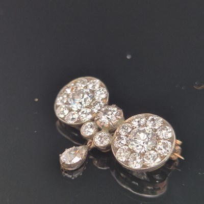 Lot 50 - An antique diamond brooch. The old cut...