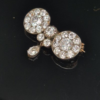 Lot 50 - An antique diamond brooch. The old cut...