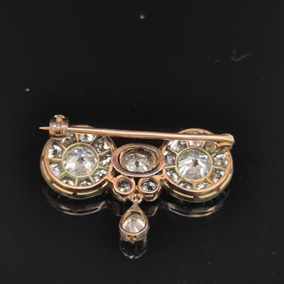 Lot 50 - An antique diamond brooch. The old cut...
