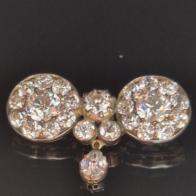 Lot 50 - An antique diamond brooch. The old cut...