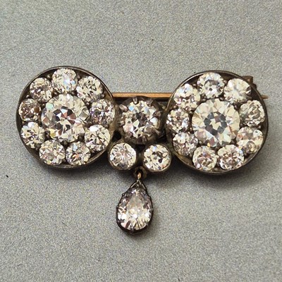 Lot 50 - An antique diamond brooch. The old cut...