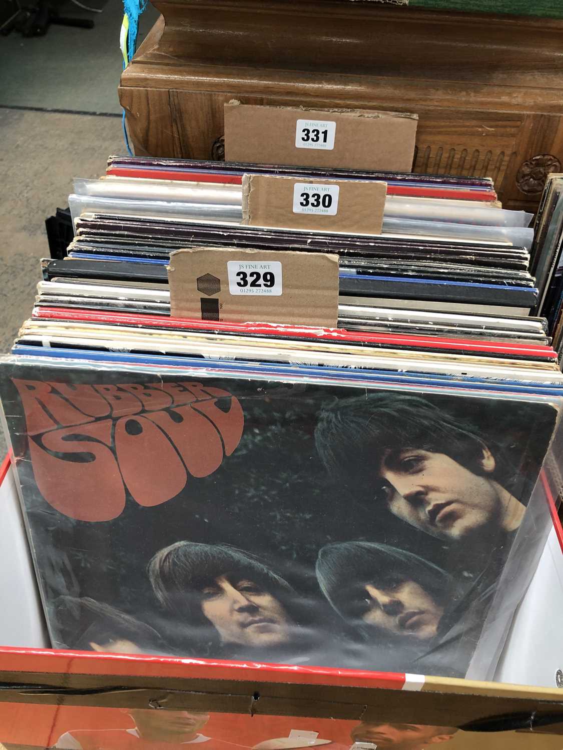 Lot 329 - A collection of 11 Beatles LP Records; Rubber...
