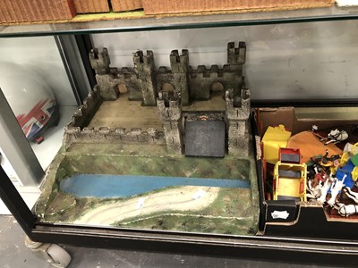 Lot 321 - Vintage Rodeo toy stable, including figures by...
