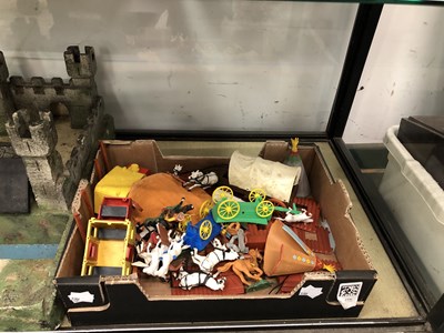 Lot 321 - Vintage Rodeo toy stable, including figures by...
