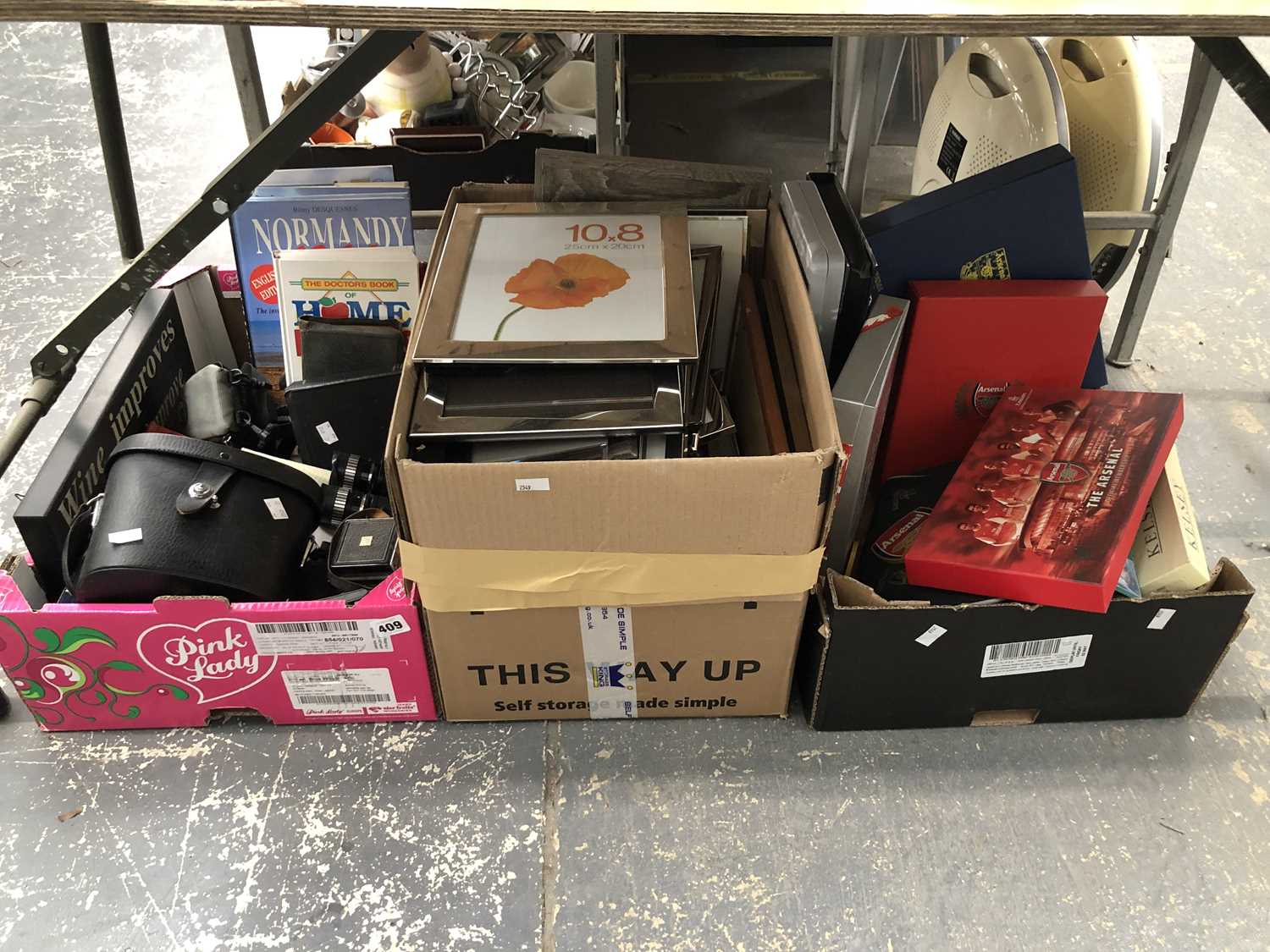 Lot 409 - Arsenal collectables, a quantity of photo...