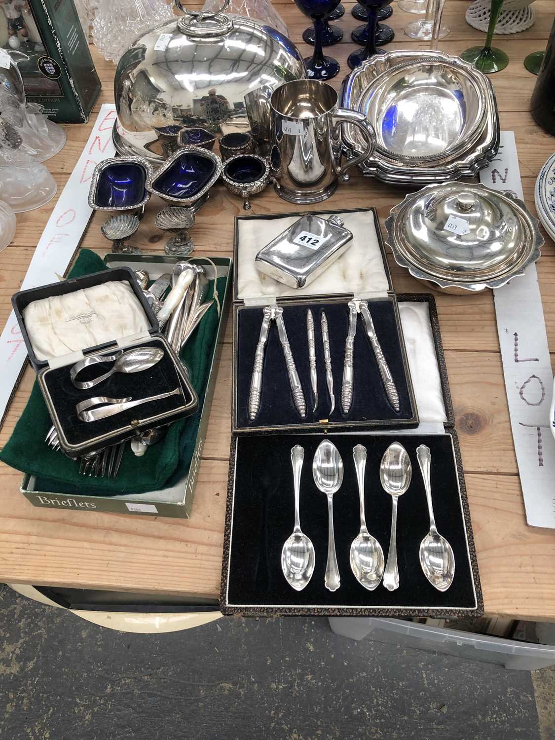 Lot 412 - A hallmarked silver spoon and pusher cased, a...