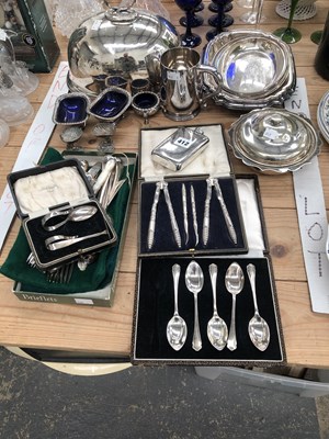 Lot 412 - A hallmarked silver spoon and pusher cased, a...
