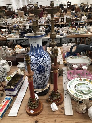 Lot 422 - A vintage blue and white lotus lamp, a...