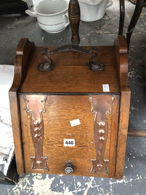 Lot 440 - An arts and crafts coal scuttle, a small...