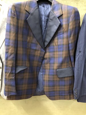Lot 154 - A grey Pierre Balmain Men's suit (trousers 32S,...