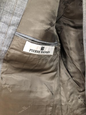 Lot 154 - A grey Pierre Balmain Men's suit (trousers 32S,...