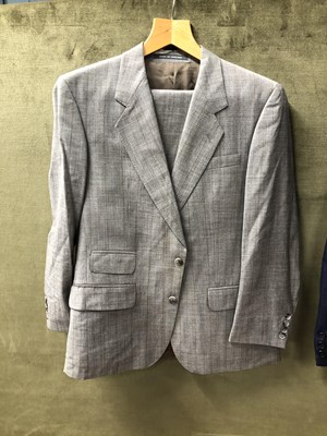 Lot 154 - A grey Pierre Balmain Men's suit (trousers 32S,...
