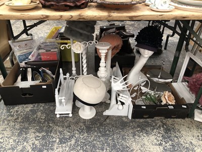 Lot 474 - White bed and bathroom fittings, lady's hats...