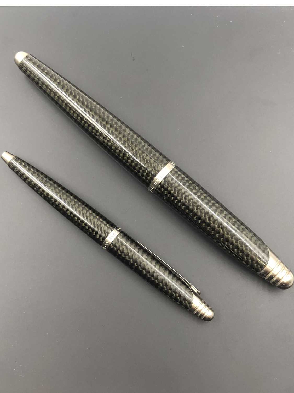 Lot 13 - Pens- An Alfred Dunhill AD 2000 carbon fibre...