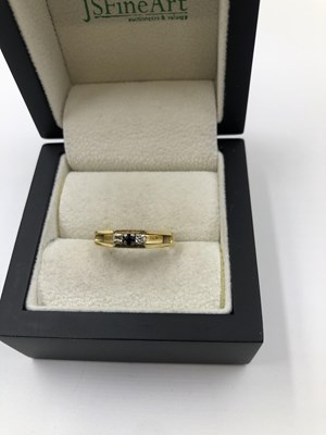 Lot 20 - A vintage 18ct hallmarked gold diamond and...