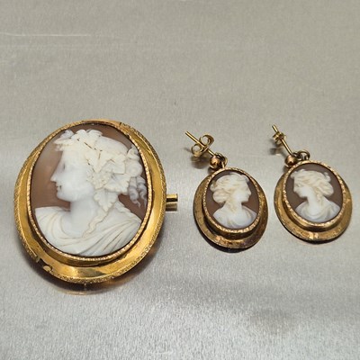 Lot 69 - A 19th-century shell carved portrait cameo in...