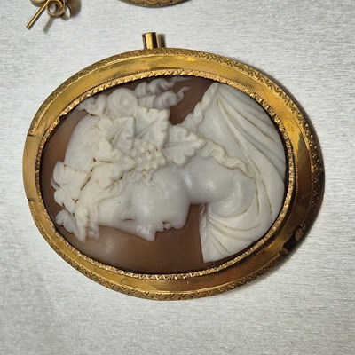 Lot 69 - A 19th-century shell carved portrait cameo in...