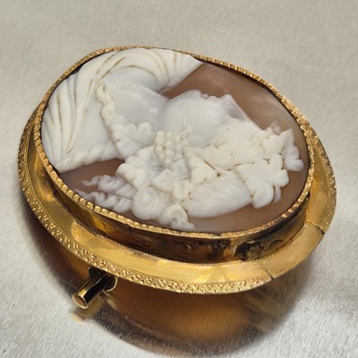 Lot 69 - A 19th-century shell carved portrait cameo in...