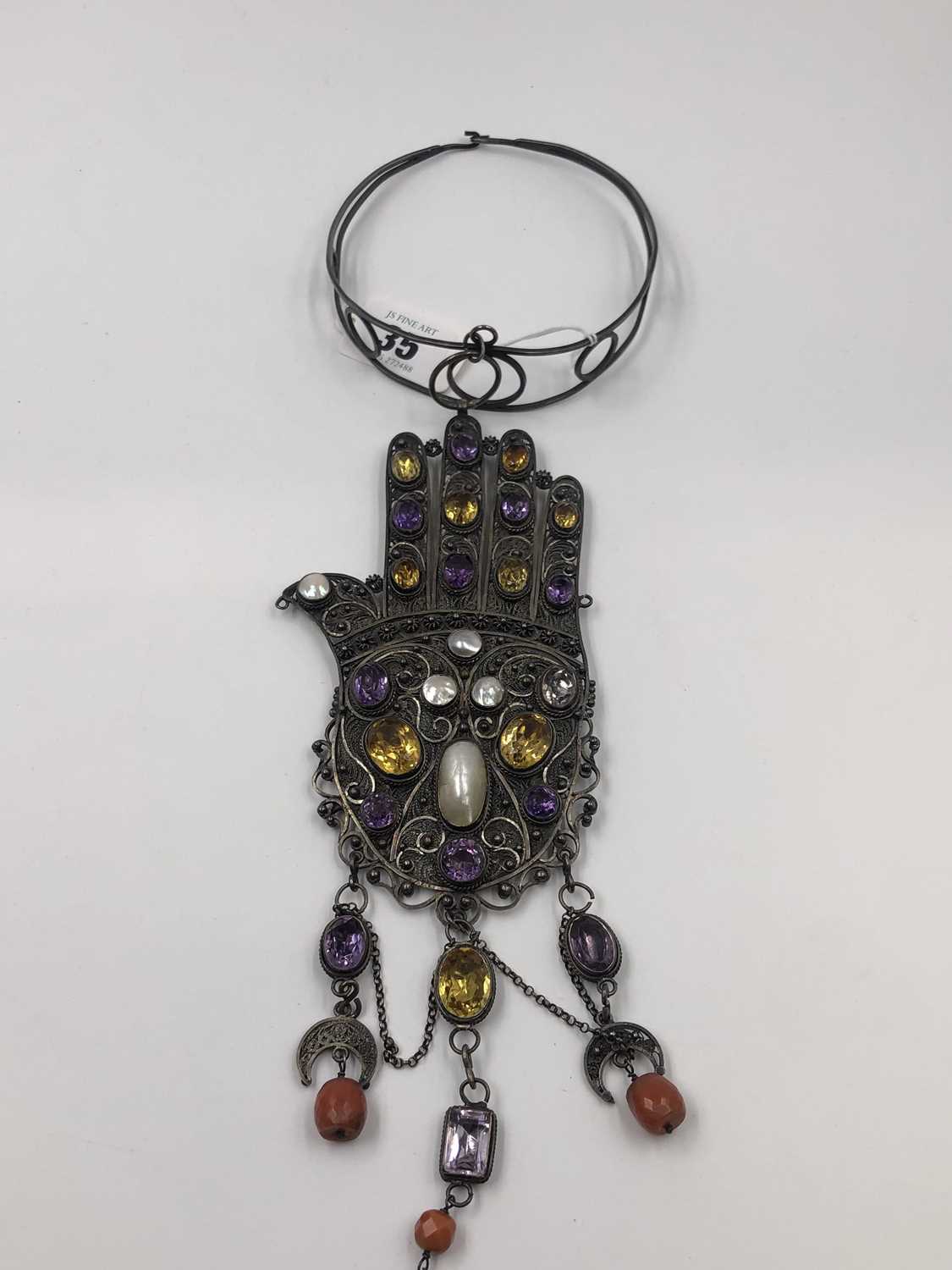 Lot 35 - A large gemset Hamza hand-style chocker/collar...