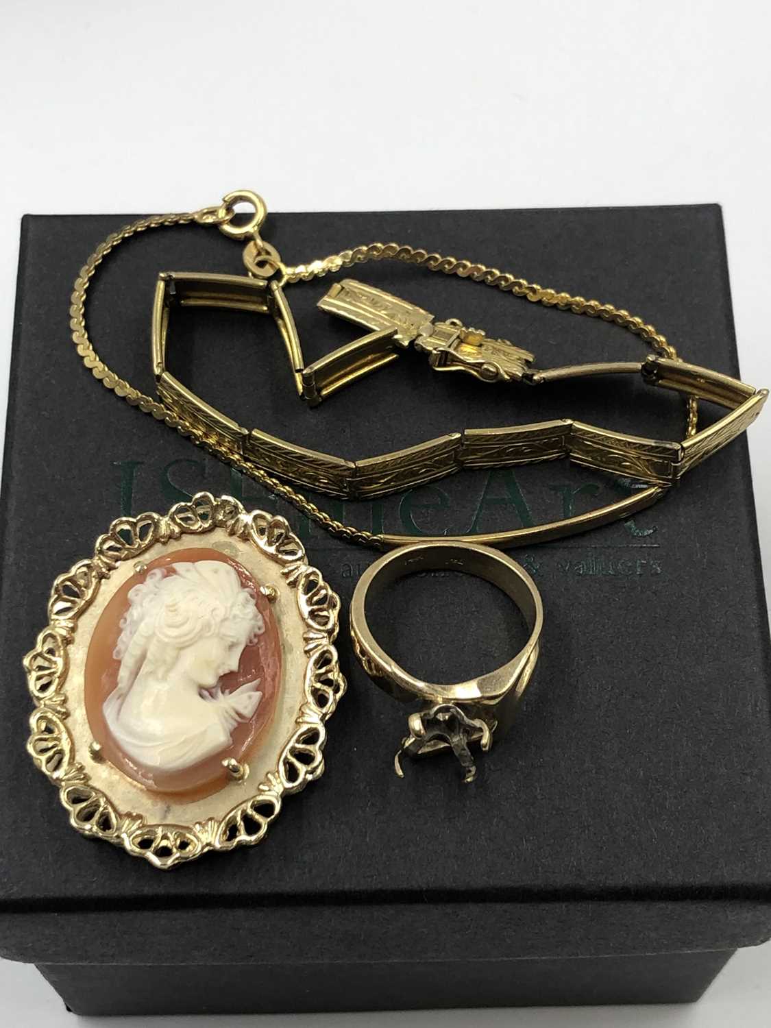 Lot 39 - A hallmarked 9ct gold ladies' ID bracelet, an...