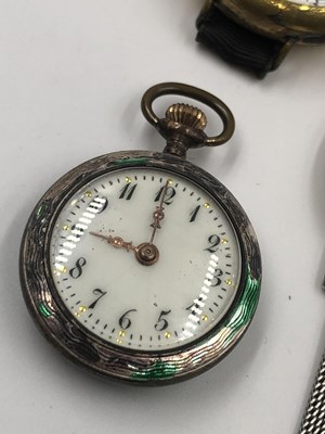 Lot 40 - A 9ct hallmarked gold Swiss-made ladies'...