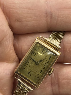 Lot 40 - A 9ct hallmarked gold Swiss-made ladies'...